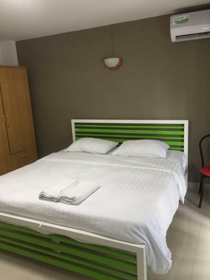 Escobar Guesthouse Jomtien Beach Exterior foto