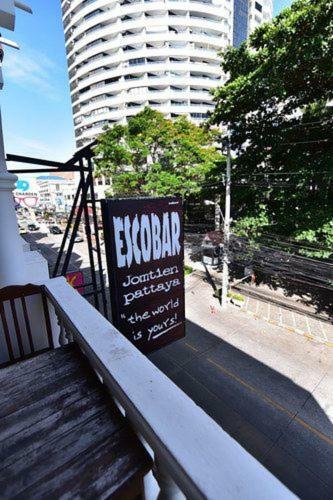 Escobar Guesthouse Jomtien Beach Exterior foto