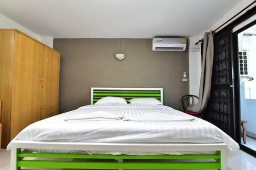 Escobar Guesthouse Jomtien Beach Exterior foto